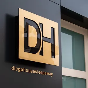 Diegohousesleepaway Bed & Breakfast